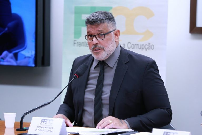 Projeto proíbe pessoa condenada por crime de maus-tratos contra animais de ocupar cargo público