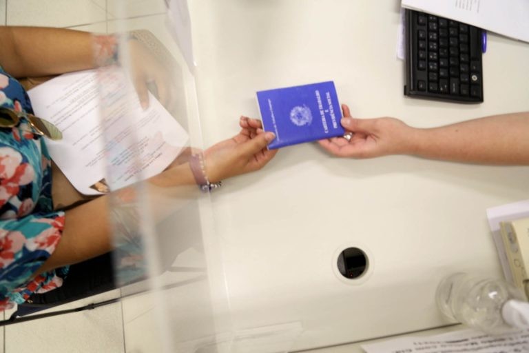 Projeto determina entrega de ficha de adesão a sindicato na contratação do empregado
