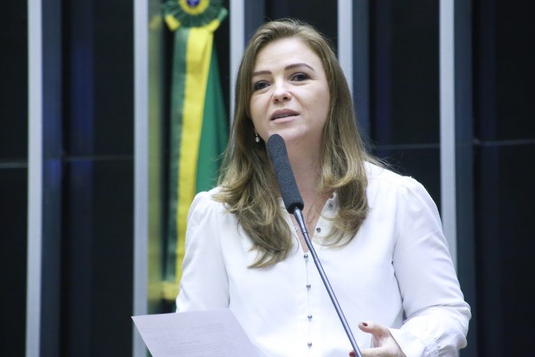 Coordenadora da Frente da Primeira Infância defende inclusão do tema na campanha para presidente