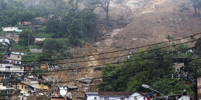 Com 113 mortos, Petrópolis volta a enfrentar chuvas e alagamentos