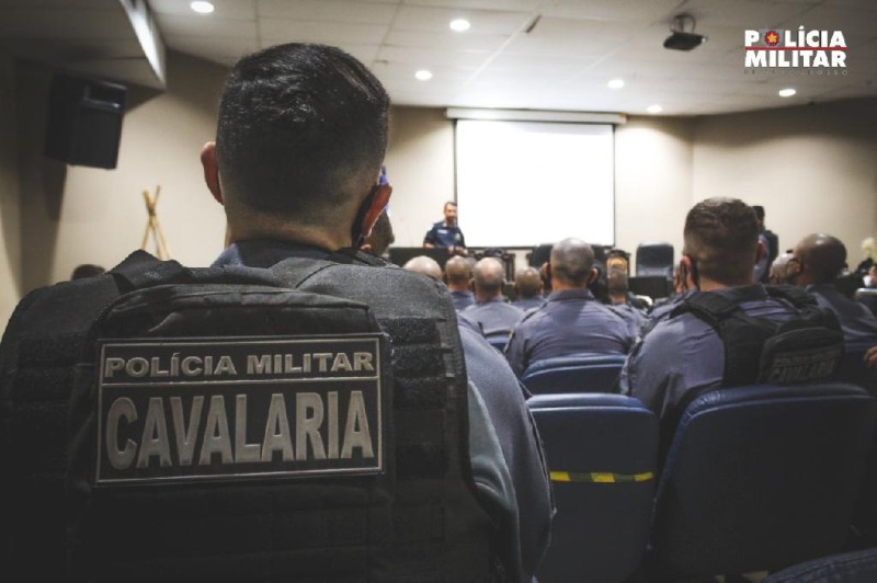 Policiais de cinco Estados participam do curso de Policiamento Montado da Cavalaria da PMMT
