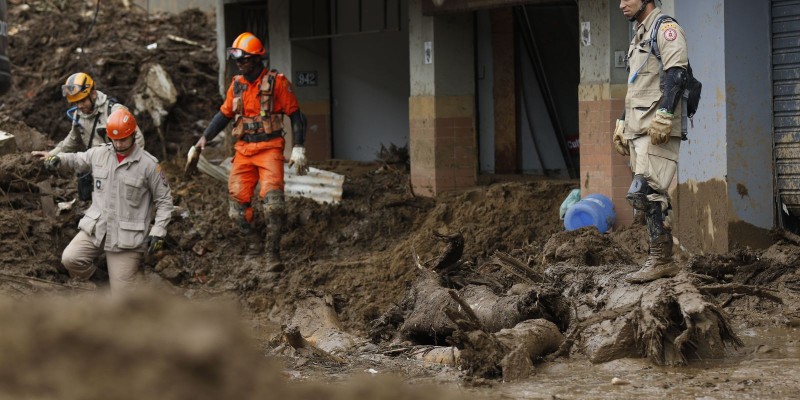 Bombeiros atualizam número de mortos em Petrópolis para 176