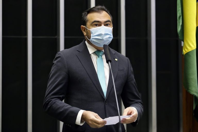 Projeto fixa normas de enfrentamento dos efeitos da pandemia na educação