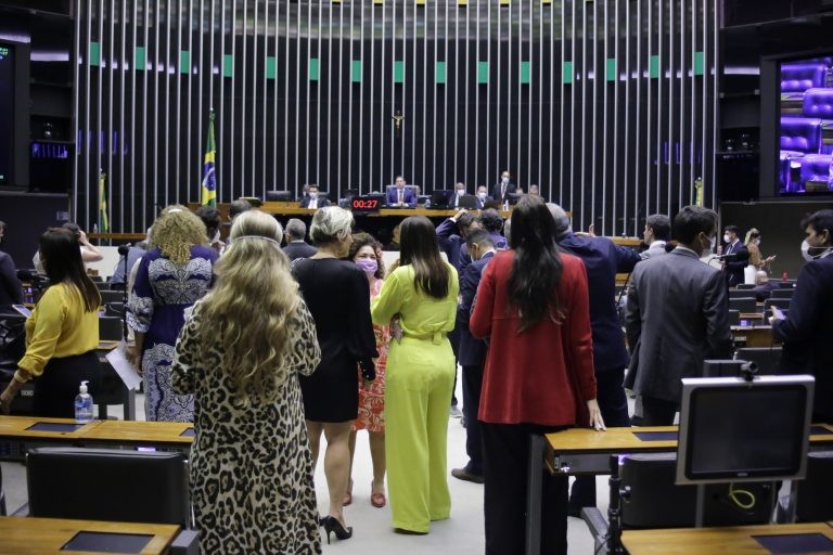 Câmara pode votar nesta terça-feira projeto que legaliza bingos e cassinos