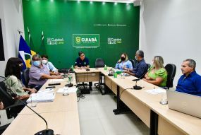 Emanuel Pinheiro alinha com membros do Comitê de Ajuste Fiscal metas e prioridades da gestão