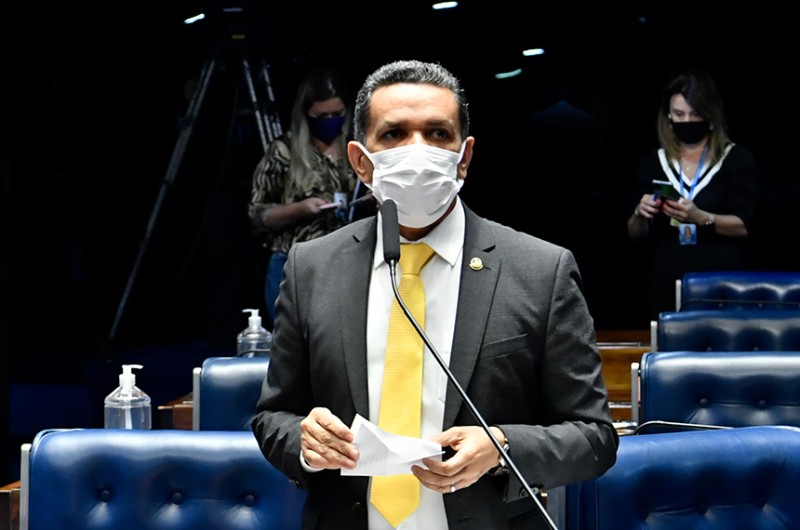 Projeto aumenta pena para importunação sexual por médicos