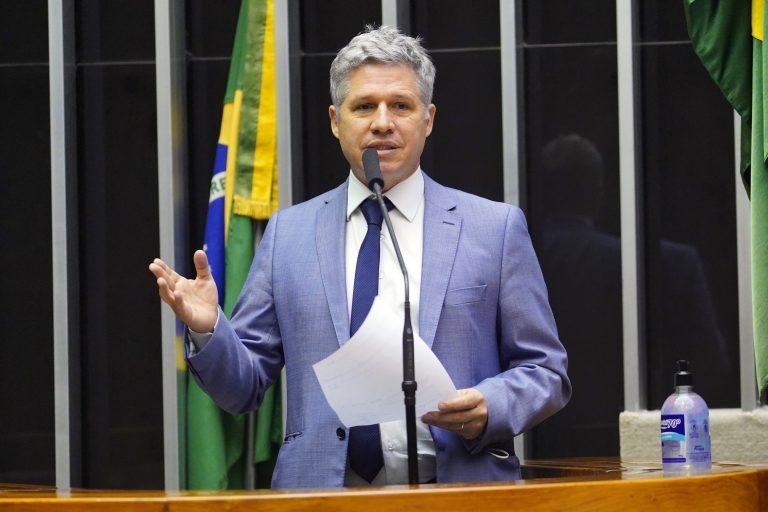 Projeto prevê reajuste periódico nas bolsas de pós-graduação e pesquisa