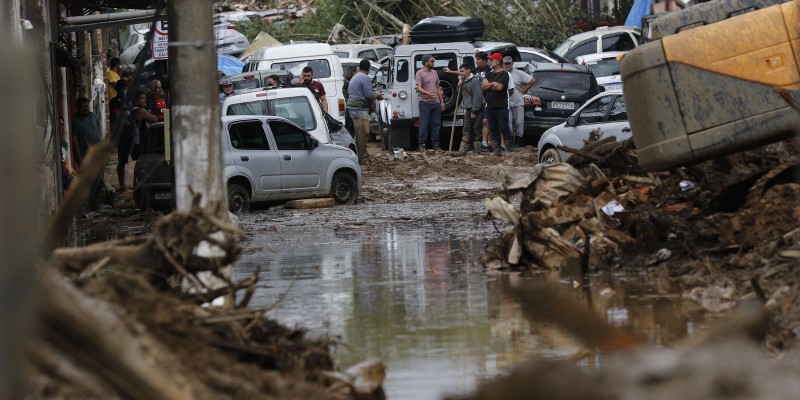 Petrópolis tem mais de 800 pessoas morando em abrigos