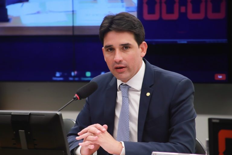 Comissão especial aprova PEC que limita a criação de despesas sem recursos orçamentários definidos