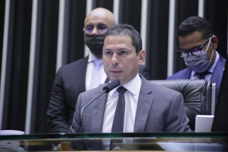 Aprovada urgência para projeto que regulamenta inscrição de débito tributário na dívida ativa; acompanhe