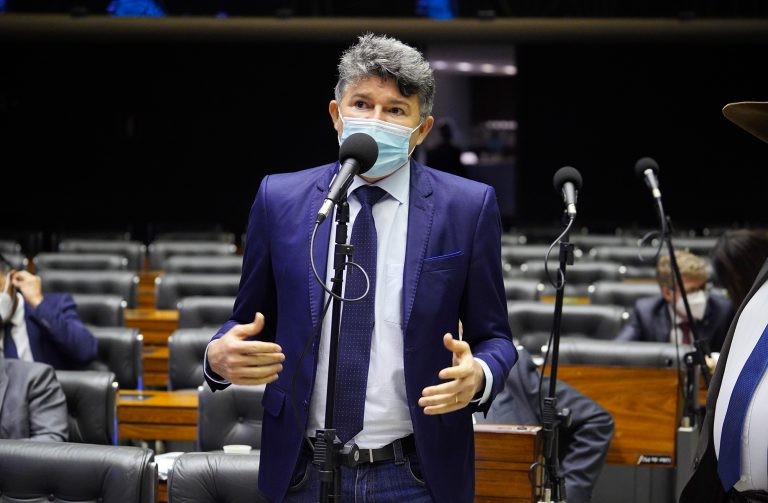 Proposta proíbe nota de corte em concursos para carreiras policiais