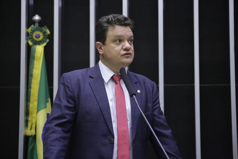 Instalada comissão para analisar PEC que permite descumprimento de gastos mínimos em educação por dois anos