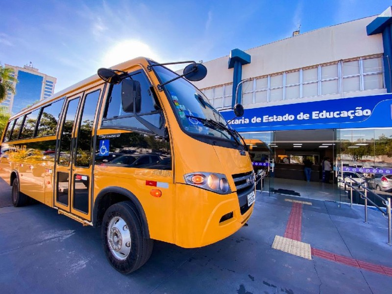 Prefeitura de Novo São Joaquim recebe microonibus para auxiliar no transporte escolar de alunos