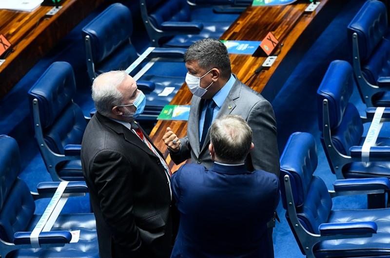 Combustíveis: arrecadação de ICMS e fontes para estabilizar preços dividem senadores