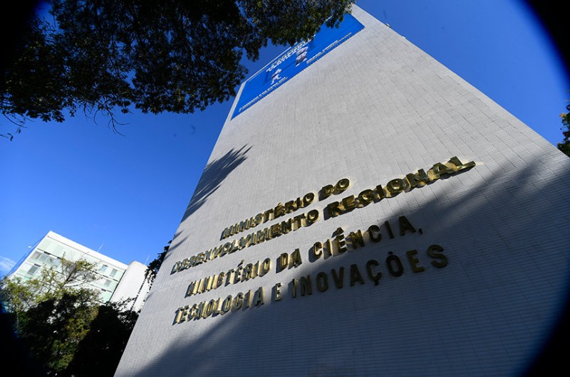 Vetado incentivo tributário em doações para pesquisas sobre covid-19