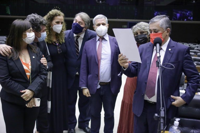 Deputados comemoram aprovação de projetos de incentivo à cultura