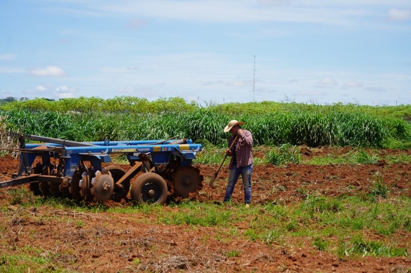 Secretaria auxilia pequenos produtores com maquinário do Programa Patrulha Agrícola