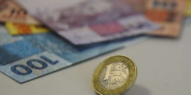 Orçamento de 2022 prevê salário mínimo de R$ 1.169