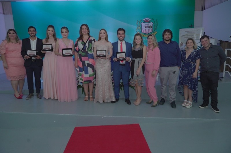 Prefeitura de Lucas do Rio Verde forma cinco novos médicos especialistas