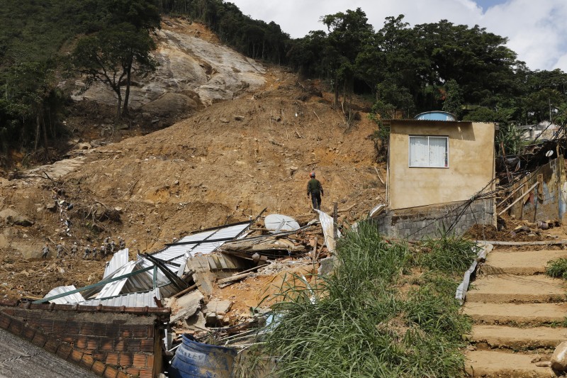 Sobe para 232 número de mortos na tragédia de Petrópolis