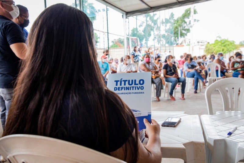 Governo de MT entrega 81 títulos definitivos a famílias do bairro Jardim Presidente ll