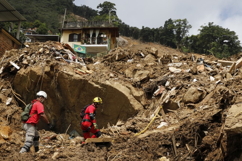 Sobe para 233 número de mortos pelas chuvas de fevereiro em Petrópolis