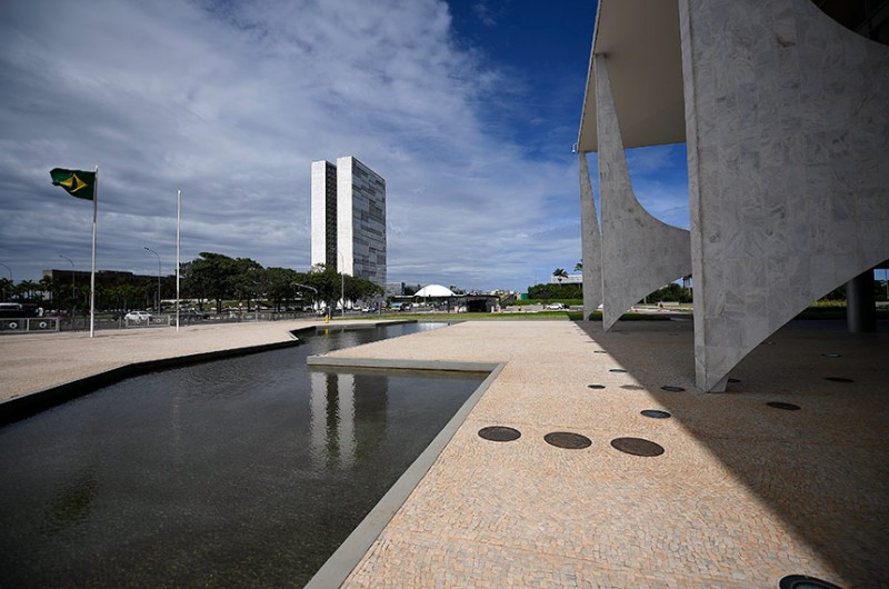 Orçamento de 2022 prevê salário mínimo de R$ 1.169