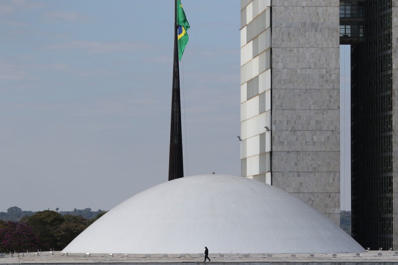 Lira suspende retorno presencial das atividades da Câmara