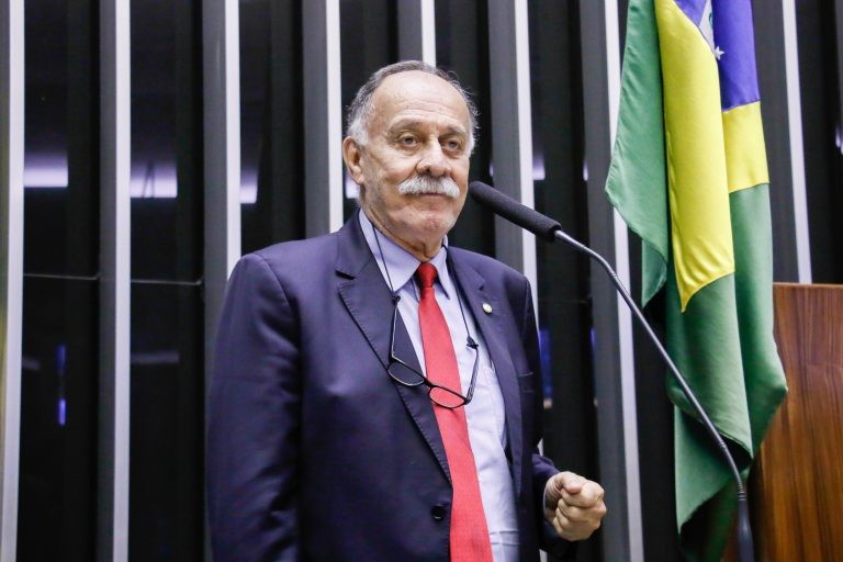 Projeto libera prática de top less no Brasil