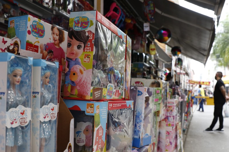 Varejo ganhou mais 204 mil lojas em 2021, diz CNC