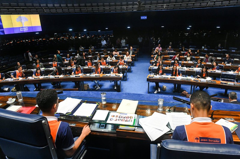 Vencedores do Jovem senador vêm a Brasília e atuam no Plenário do Senado