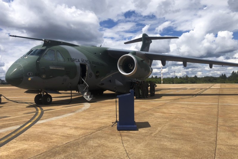 Avião da FAB que resgatará brasileiros parte para a Polônia