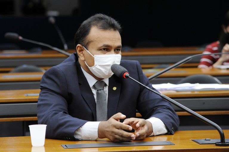 Proposta altera Código Penal para adequar terminologia de crime