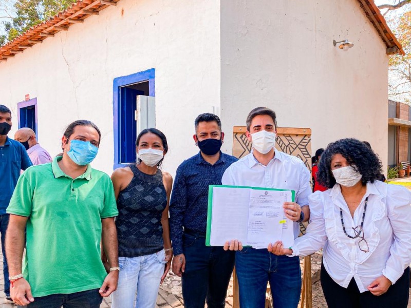 Seduc assina acordo de cooperação com Instituto Eccos para preservar cultura indígena