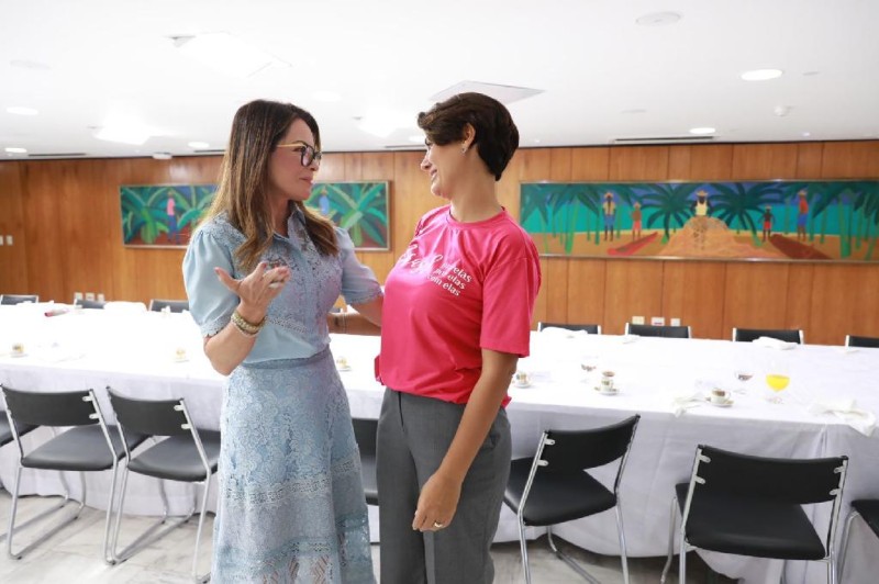 Primeira-dama participa do lançamento "Brasil pra Elas" com presidente Jair Bolsonaro