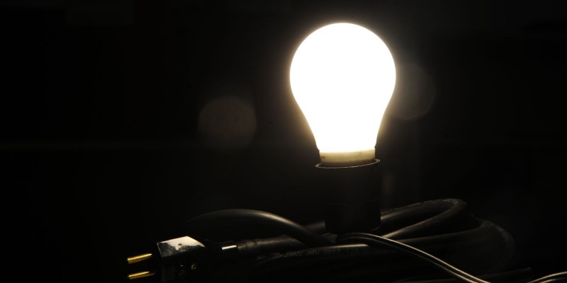 Aneel cria nova bandeira tarifária, e conta de luz fica mais cara