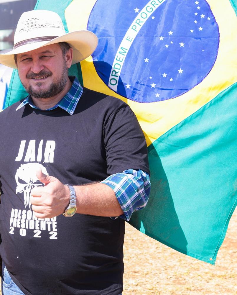 AL aprova projeto de Cattani que obriga o hasteamento da Bandeira Nacional em escolas de MT