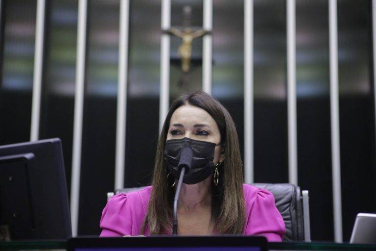 Câmara aprova PEC que permite permuta entre estados diferentes de juízes da Justiça estadual