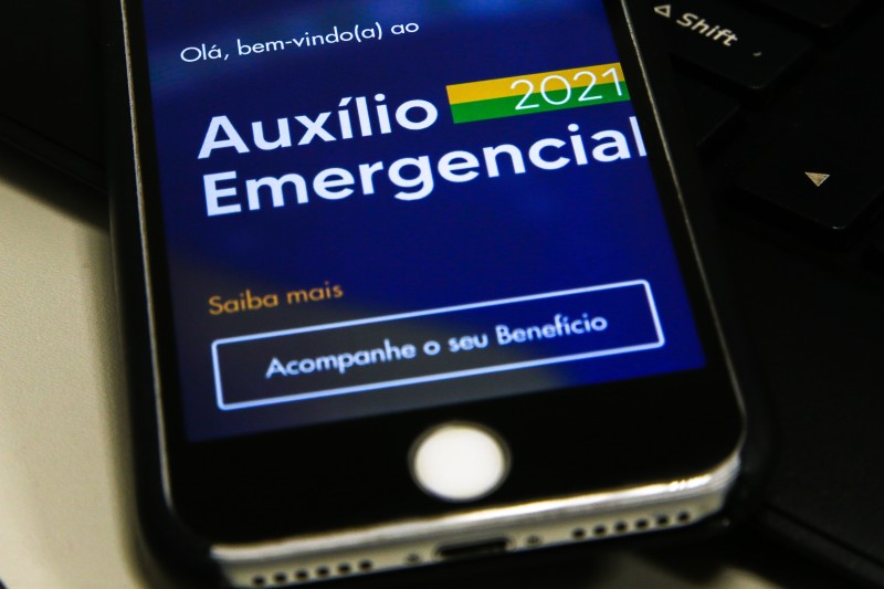 Governo regulamenta ressarcimento de recursos do auxílio emergencial