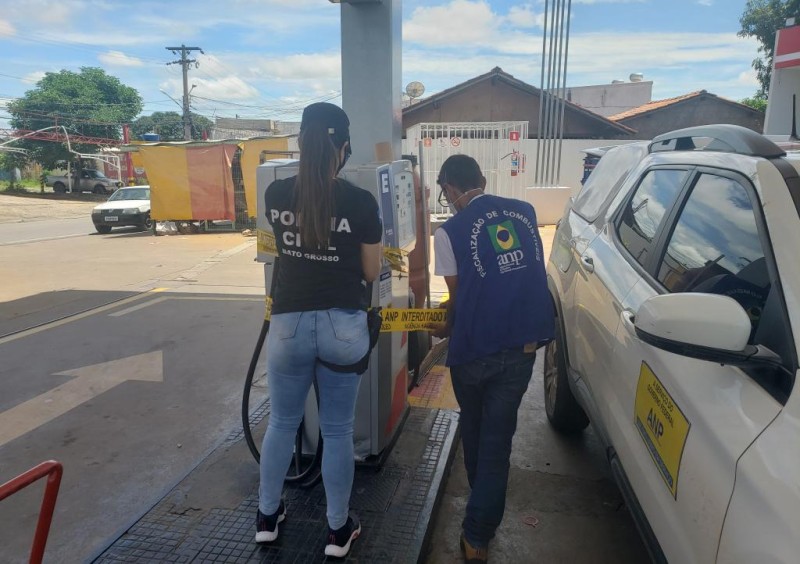 Em menos de 24 h, Polícia Civil e a ANP fecham duas vezes o mesmo posto por venda combustíveis adulterados