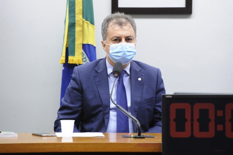 Projeto estabelece piso salarial de R$ 2.300 para cobrador de ônibus