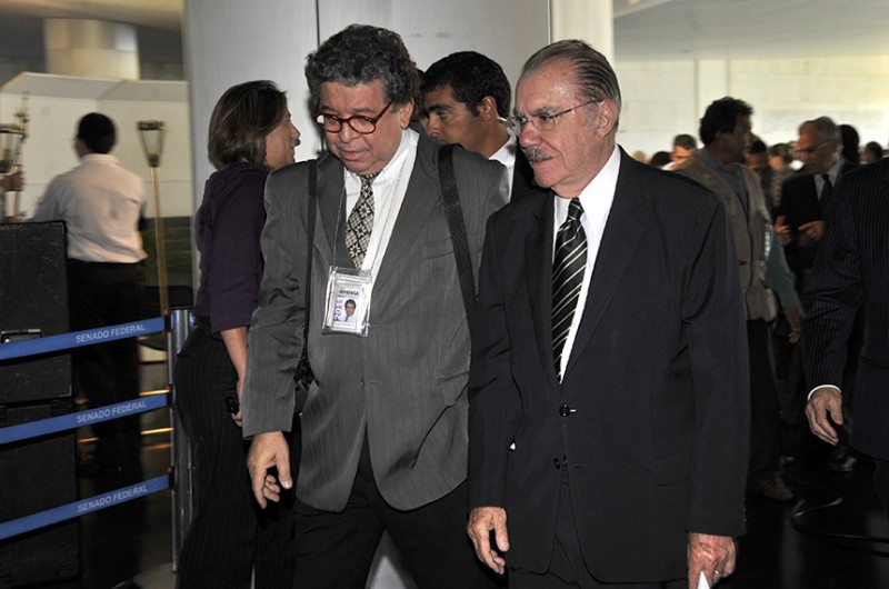 Senadores prestam homenagem a Orlando Brito