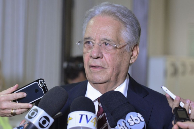 Ex-presidente FHC fratura o fêmur e é internado em São Paulo