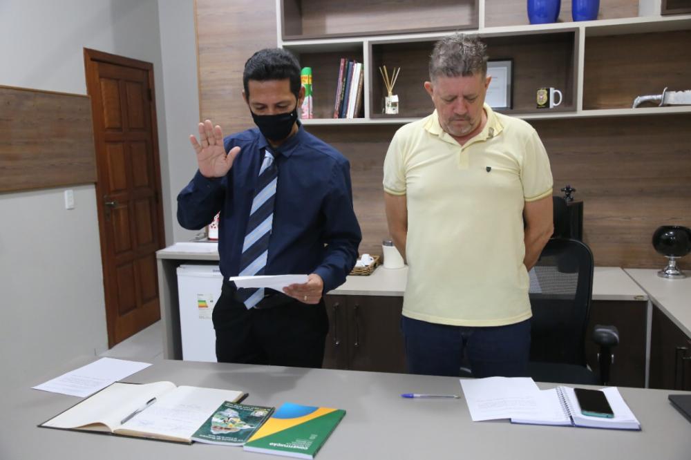 Josias Cabeleireiro assume como vereador