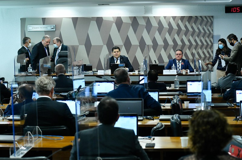 Adiada análise de mudança na Previdência que beneficia mães