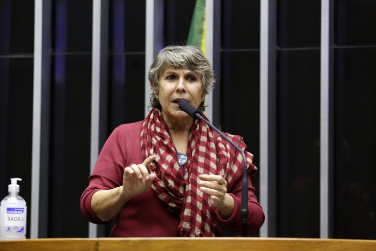 Comissão aprova projeto que obriga governo a usar linguagem acessível ao informar sobre a pandemia