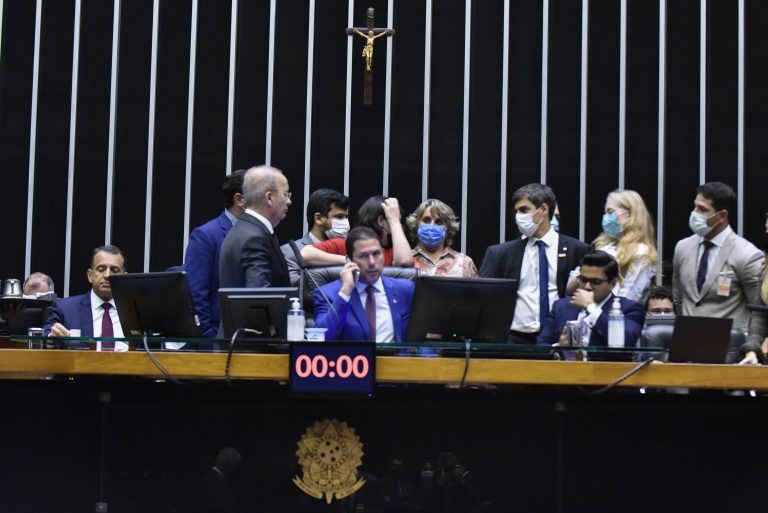 Parlamentares analisam vetos em sessão conjunta; acompanhe