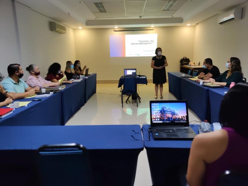 Assessores da FGV iniciam segunda etapa de capacitação para auxiliar diretores regionais na gestão da aprendizagem