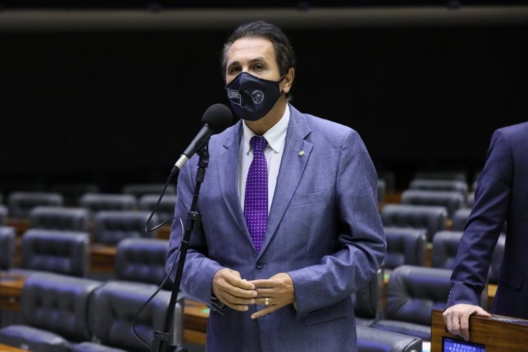 Projeto cria selo para entidades que acolham mulheres vítimas de violência doméstica