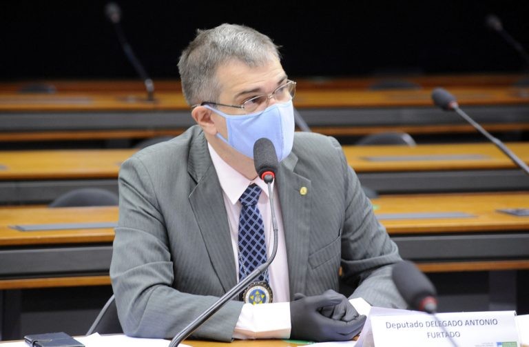 Comissão aprova piso salarial nacional de R$ 2 mil para guardas municipais
